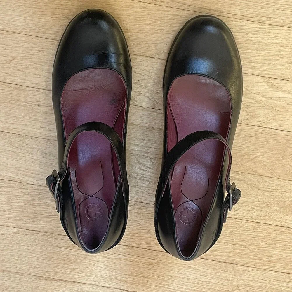 Dr. Martens Amelia low heel black leather shoe size 8.5 (39 EU) - Picture 6 of 7